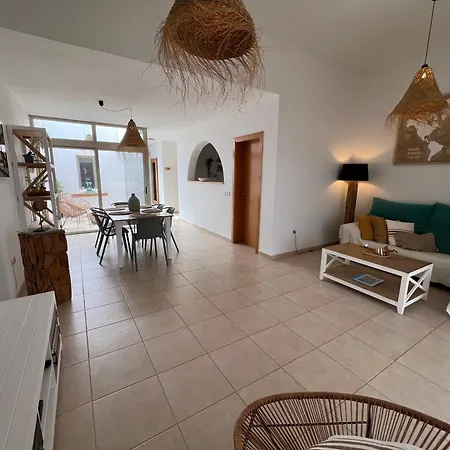 Dinateli, Salinas Golf Villa