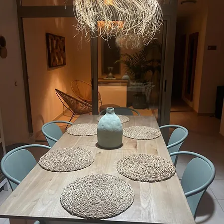 Dinateli, Salinas Golf Villa